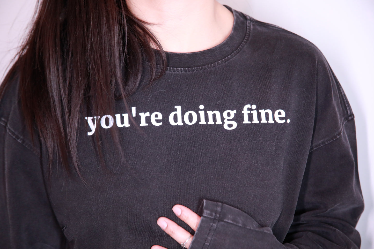 you're doing fine - Ladies Raw Hem Crop Longsleeve T-Shirt - Faded Black